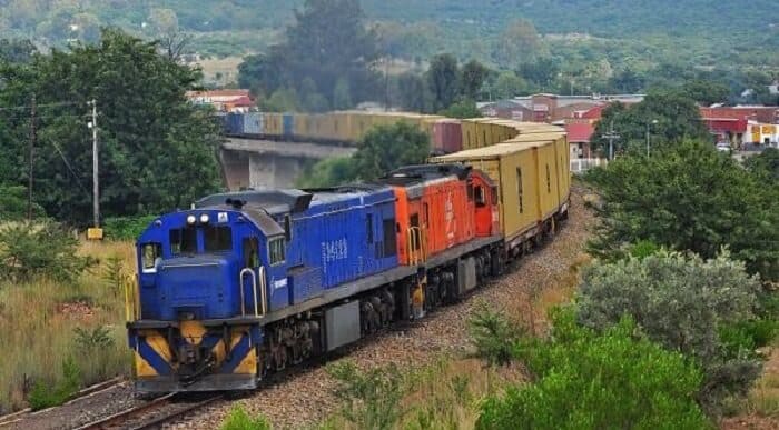Tầm quan trọng của vận chuyển hàng hóa Bắc Nam bằng đường sắt