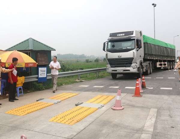 Quy định xử phạt xe chở hàng quá tải bằng đường bộ hiện nay