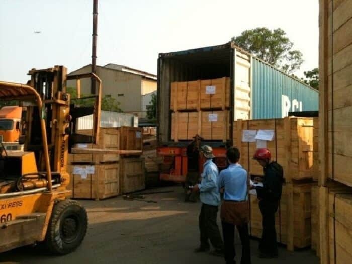Nhận gửi hàng đi Phú Thọ nhanh chóng bằng container đường bộ