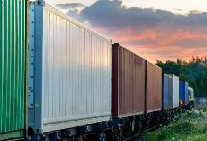 Vận chuyển hàng dệt may - da giày đi Trung quốc bằng Container đường sắt giá rẻ