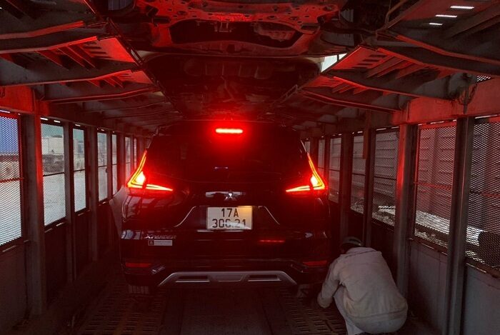 Gia cố ô tô lồng đường sắt